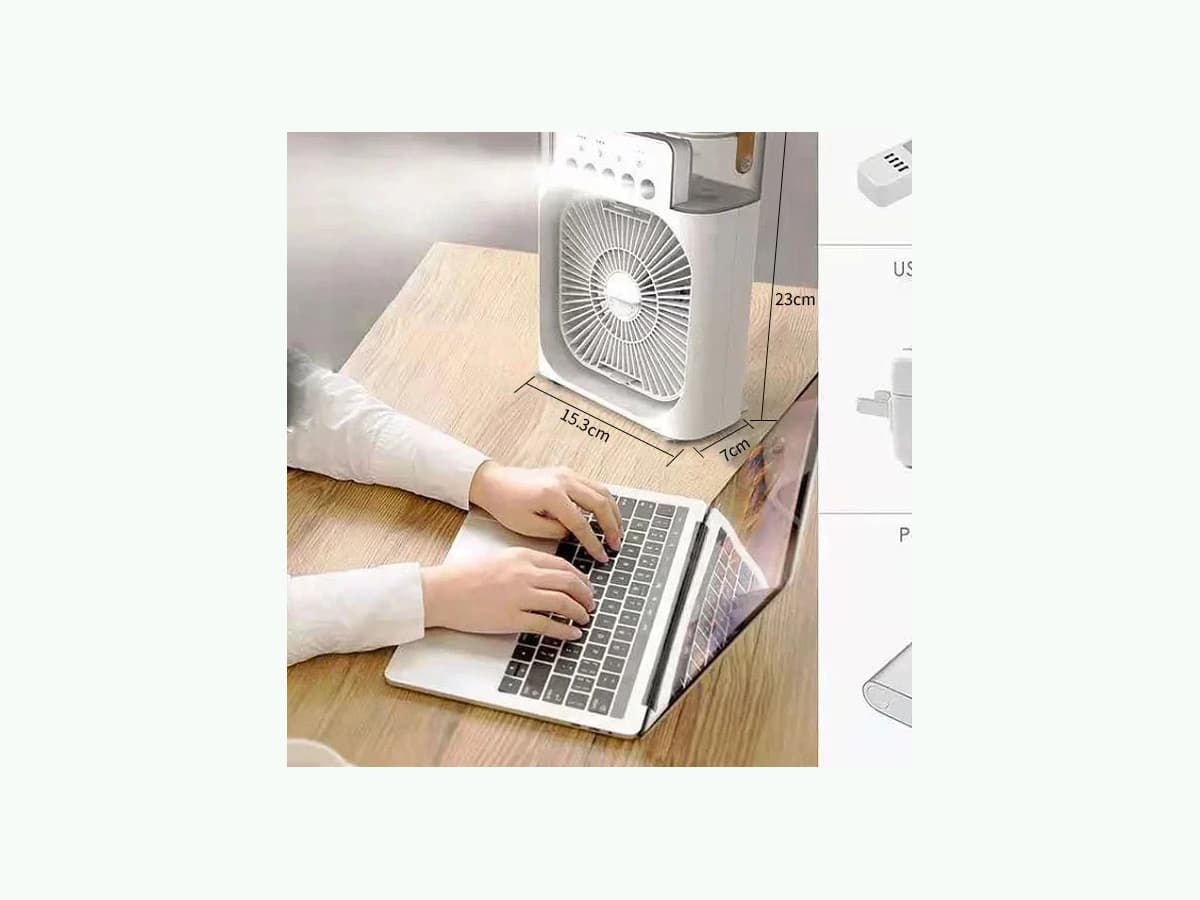 BreezeCube pose sur un bureau avec ordinateur portable